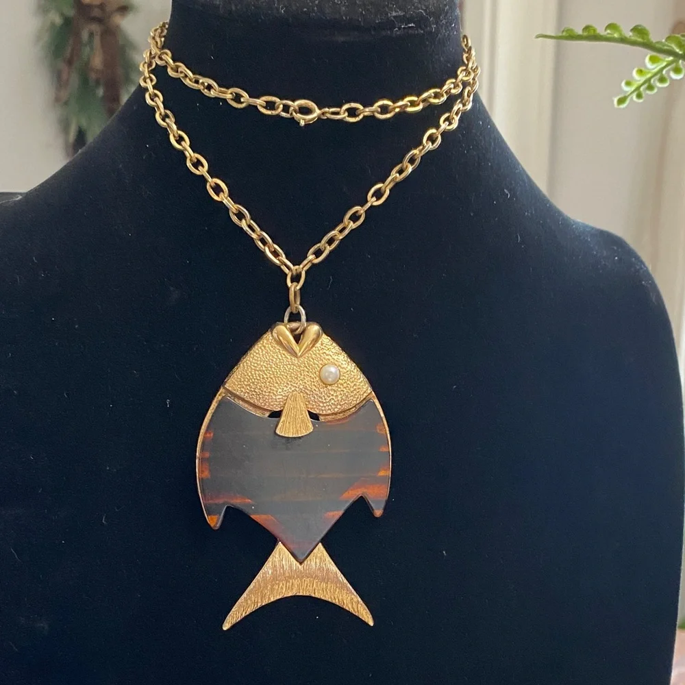 Sarah Coventry Gold Tone Fish Pendant Necklace with Tortoiseshell Accent